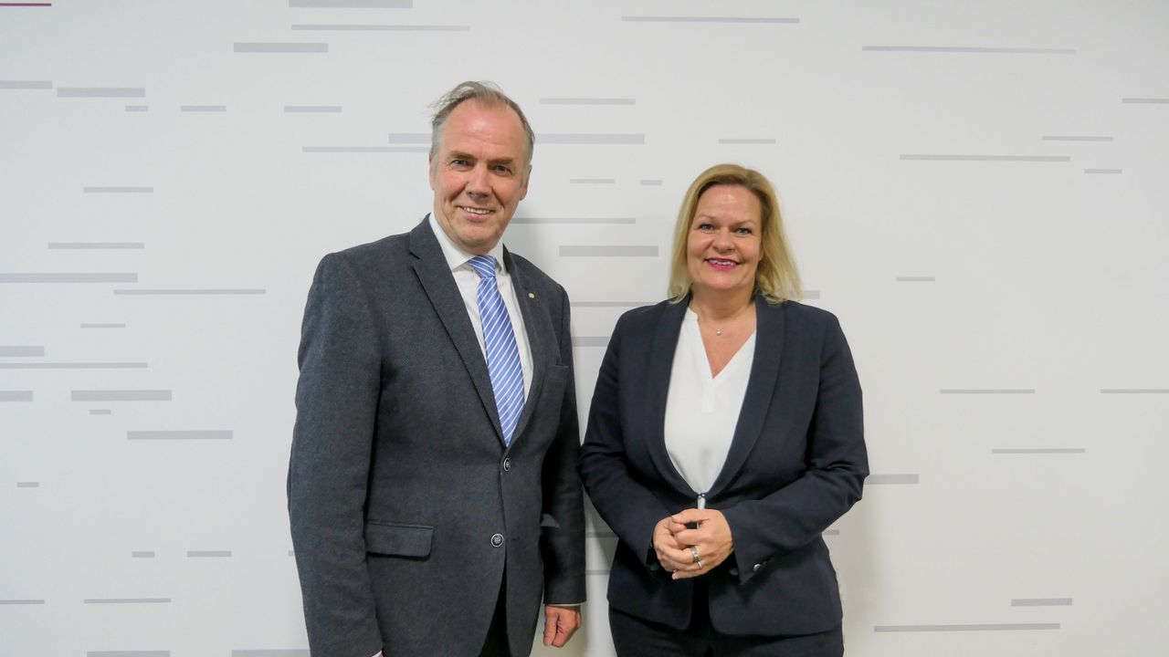 Foto: DSB / DSB-Präsident Hans-Heinrich von Schönfels empfing in Wiesbaden Bundesinnen- und Sportministerin Nancy Faeser.