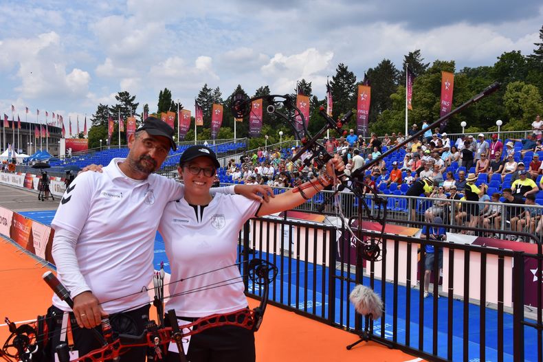 Foto: Eckhard Frerichs / Jubel bei Abigail Meyer & Jan Hoffmann (SGi Ditzingen) über den Mixed-Titel im Compound.