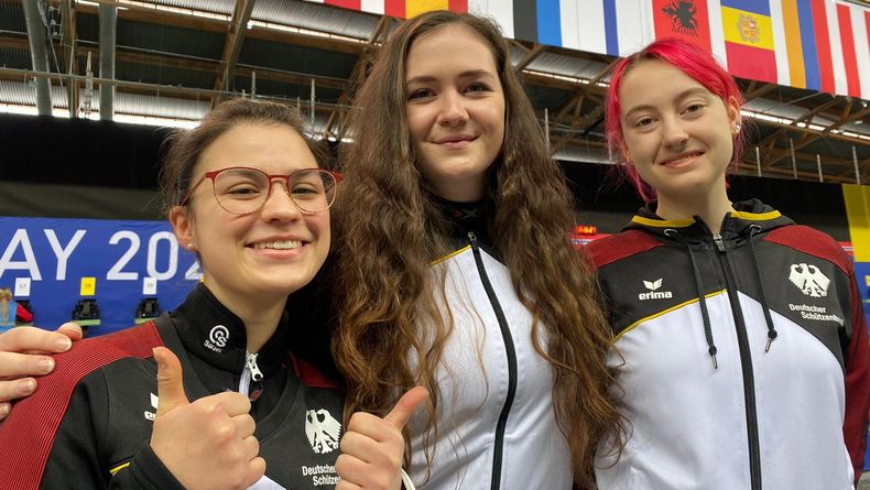 Foto: DSB / Das zweite DSB-Goldtrio des Tages v.l.: Celina Becker, Vanessa Seeger und Jette Lippert. Foto: DSB / Das zweite DSB-Goldtrio des Tages v.l.: Celina Becker, Vanessa Seeger und Jette Lippert.