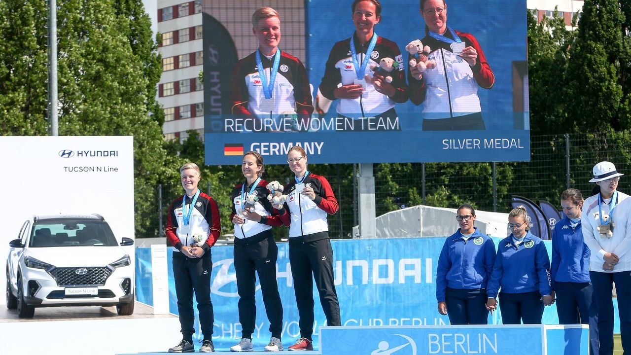 Foto: Eckhard Frerichs / Ein Bild, das man 2020 nicht sehen wird: Deutsche Bogenschützinnen auf dem Siegerpodest beim Weltcup in Berlin.