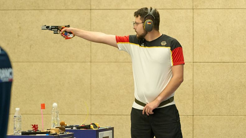 Foto: ISSF / Florian Peter musste in der finalen Serie vier Treffer für den Sieg setzen und behielt die Nerven.