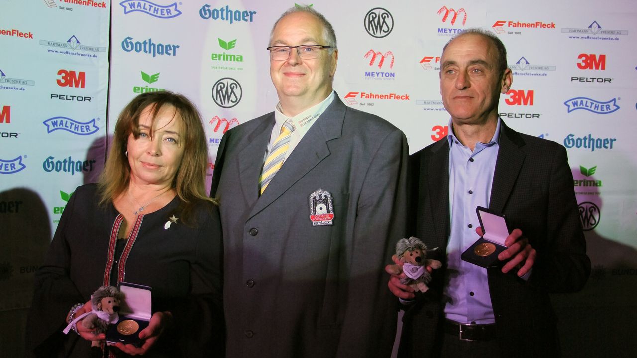 Foto: Michael Eisert / Besuch des ISSF-Generalsekretärs Alexander Ratner und Anna Leshchikova, Mitglied des Verwaltungsrates des Weltschießsportverbandes beim Junioren Weltcup in Suhl.