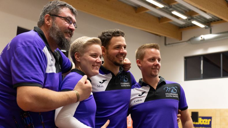 Foto: FSG Tacherting / Trainer Andreas Blaschke mit seinem Spitzen-Trio Michelle Kroppen, Maximilian Weckmüller und Cedrig Rieger. Foto: FSG Tacherting / Trainer Andreas Blaschke mit seinem Spitzen-Trio Michelle Kroppen, Maximilian Weckmüller und Cedrig Rieger.