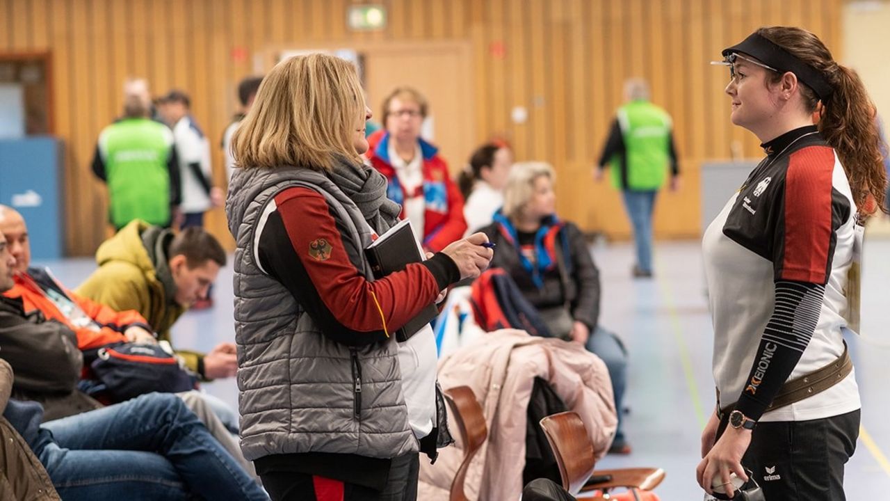 Foto: DSB / Claudia Verdicchio-Krause (links) im Gespräch mit Vanessa Seeger.