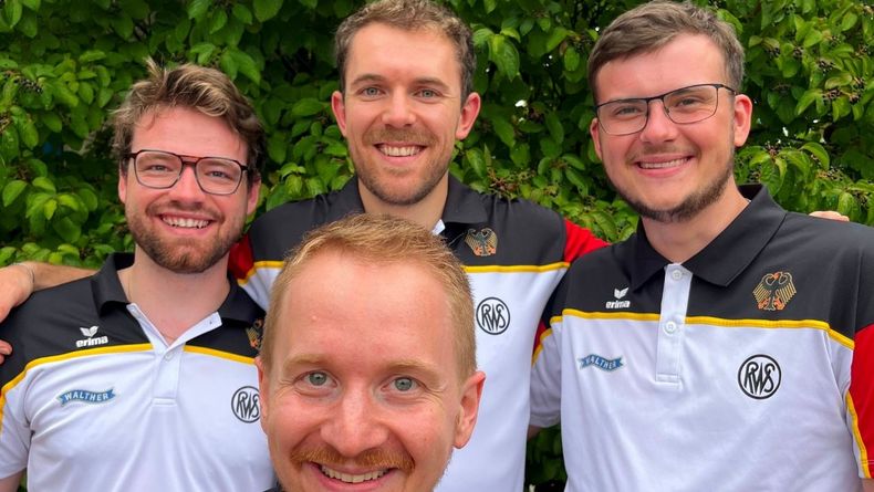 Foto: DSB / Das voraussichtliche Gewehrteam der Männer für die WM, v.l.: Maximilian Ulbrich, Maximilian Dallinger, Maximilian Ohlenburger. Vorne: Daniel Bühlmeyer. Foto: DSB / Das voraussichtliche Gewehrteam der Männer für die WM, v.l.: Maximilian Ulbrich, Maximilian Dallinger, Maximilian Ohlenburger. Vorne: Daniel Bühlmeyer.