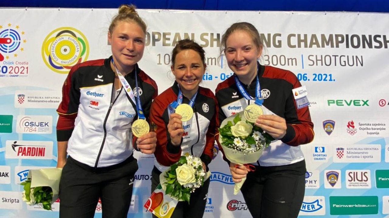 Foto: DSB / Die Besten in Europa und Team-Europameisterinnen 2021 v.l.: Carina Wimmer, Monika Karsch und Doreen Vennekamp.