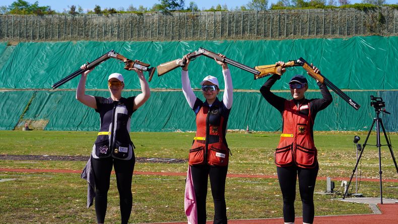 Foto: DSB / Die drei Medaillengewinnerinnen bei den Skeet-Frauen v.l.: Johanna Wedekind, Annabella Hettmer und Valentina Umhöfer. Foto: DSB / Die drei Medaillengewinnerinnen bei den Skeet-Frauen v.l.: Johanna Wedekind, Annabella Hettmer und Valentina Umhöfer.