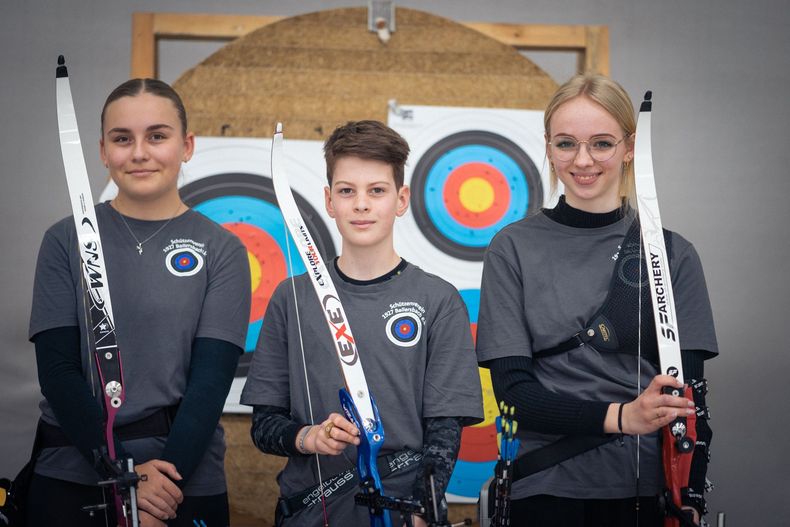 Foto: DSJ / Freuten sich über den Sieg im bundesweiten Schulvergleich der Gruppe B, die Mannschaft des Johanneum Gymnasiums Herborn I.