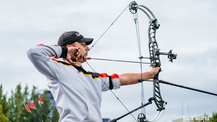 Foto: World Archery / Der neue U21-Weltmeister mit dem Compoundbogen, Ruven Flüß.