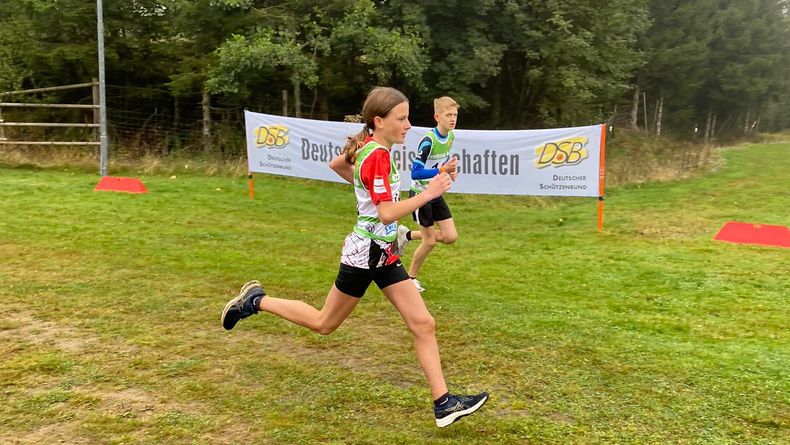 Foto: Sven Müller / Auch die jüngsten Teilnehmer lieferten sich bei der DM Sommerbiathlon spannende und intensive Duelle. Foto: Sven Müller / Auch die jüngsten Teilnehmer lieferten sich bei der DM Sommerbiathlon spannende und intensive Duelle.