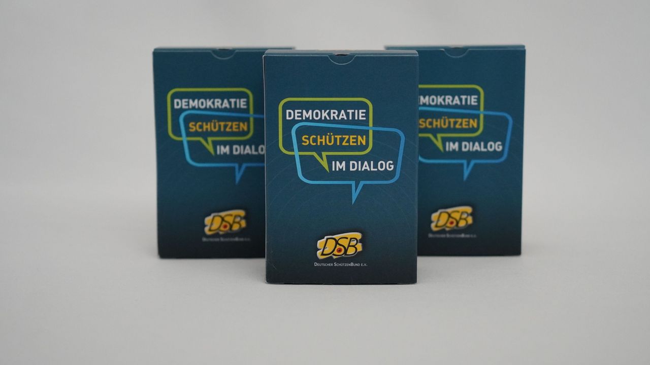 „Demokratie schützen – im Dialog“ – das Kartenspiel