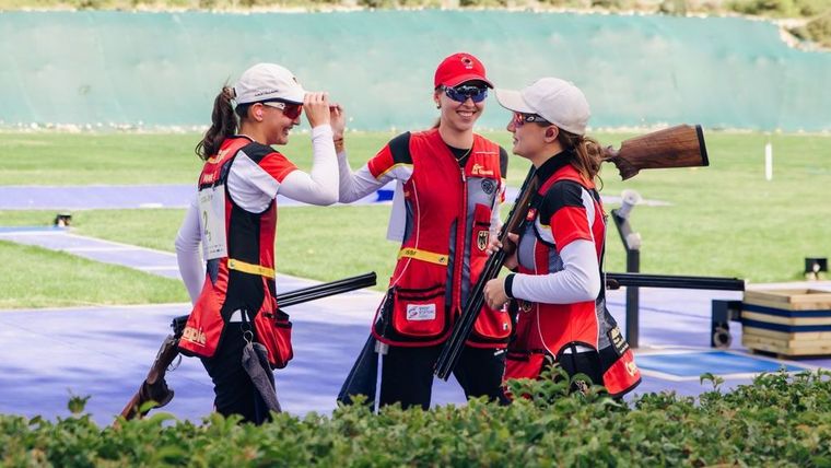 Foto: ESC / Sichtlich gute Laune beim Skeet Juniorinnen Trio Team.