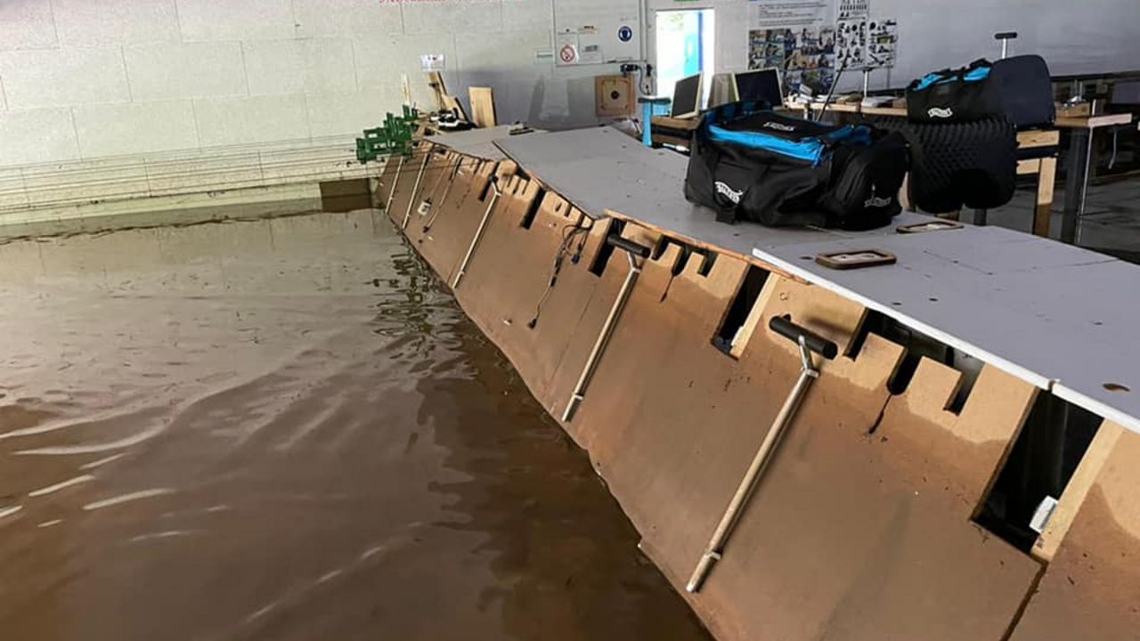 Bild: PSS Inden/Altdorf / Das Hochwasser zerstörte alles, was nicht einen Meter über dem Boden gelagert wurde.