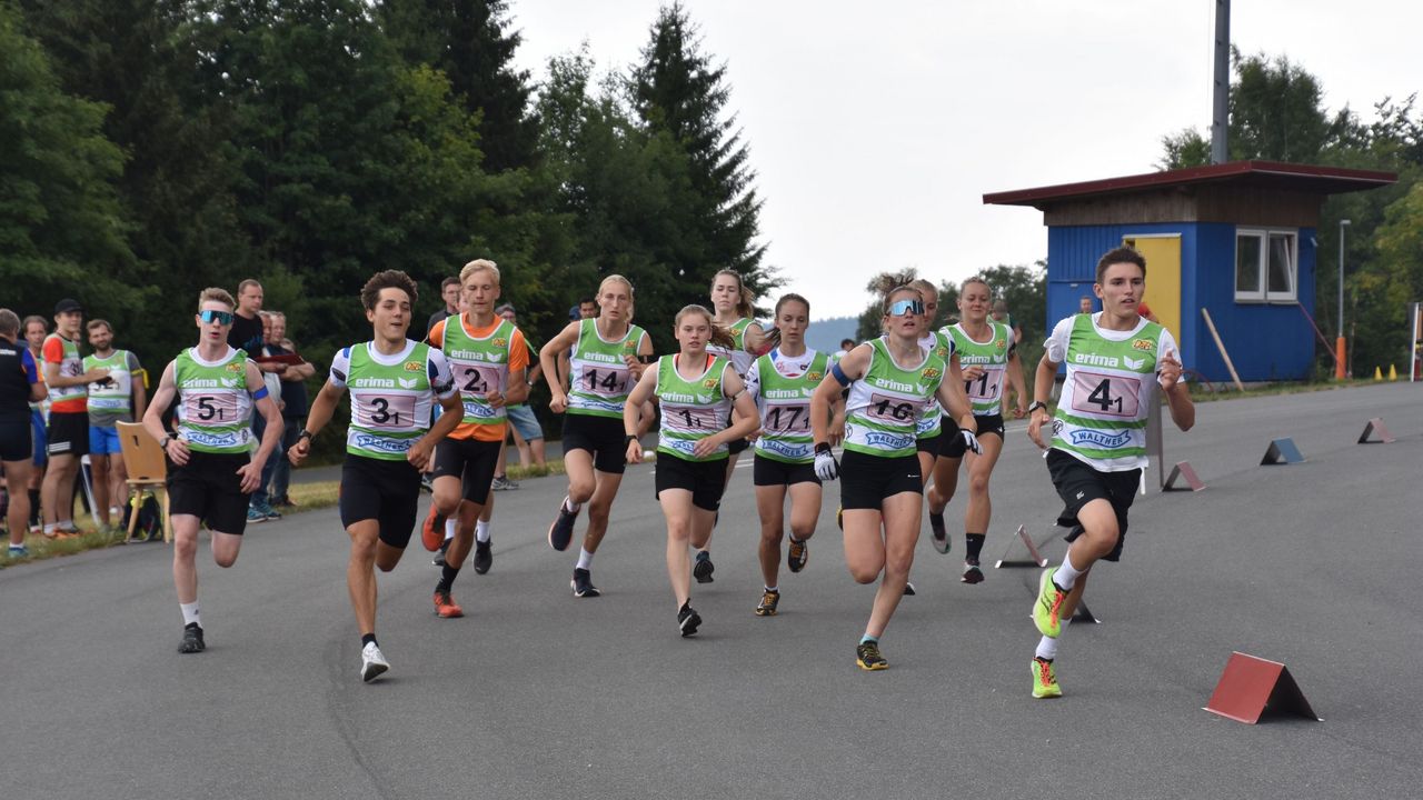 Foto: Jana Landwehr / Der Staffel Start der diesjährigen DM Sommerbiathlon