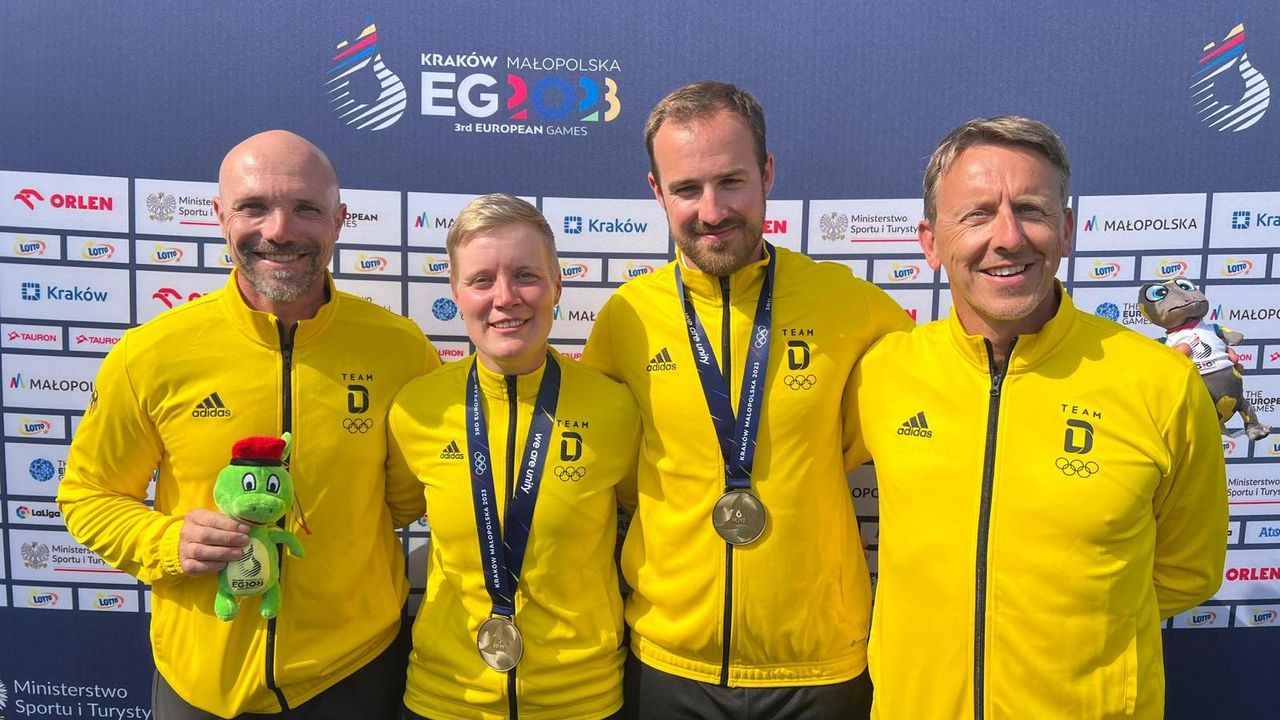 Foto: DSB / Glücklich über die erste Bogenmedaille bei den European Games: Marc Dellenbach, Michelle Kroppen, Florian Unruhund Oliver Haidn.