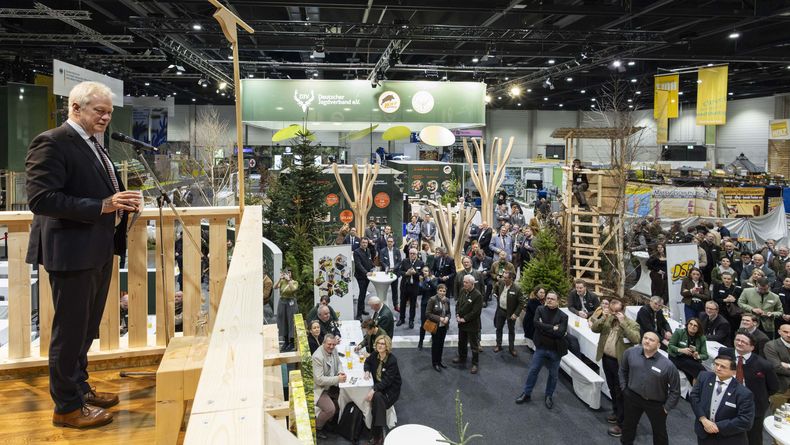 Foto: Jona/DJV / Landwirtschaftsminister Alois Rainer war Ehrengast und sprach ein Grußwort an die Anwesenden: 