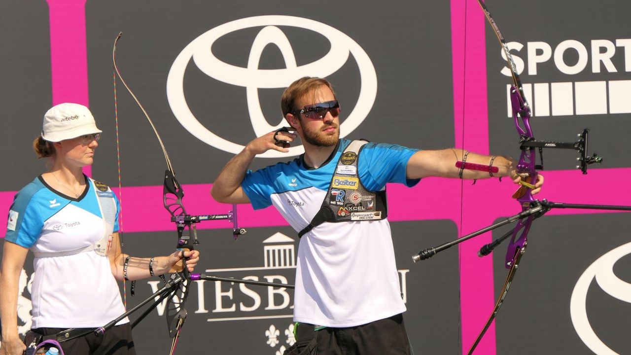 Foto: DSB / Lisa und Florian Unruh - hier beim Deutschland Cup 2020 in Wiesbaden - gingen bei der Indoor Archery World Series erstmals als Ehepaar an den Start.