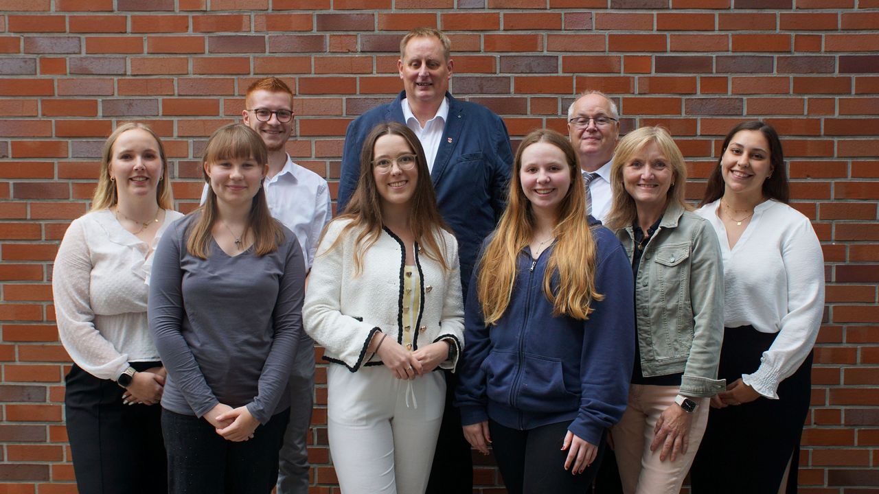 Foto: DSJ / Der neue Bundesjugendvorstand v.l.n.r. Aileen Jedtberg, Celina Taggeselle, Adrian Sawitzky, Marie Brohm, Volker Kuhr, Kira Kurock, Stefan Rinke, Ulrike Koini und Sophia Benterbusch.