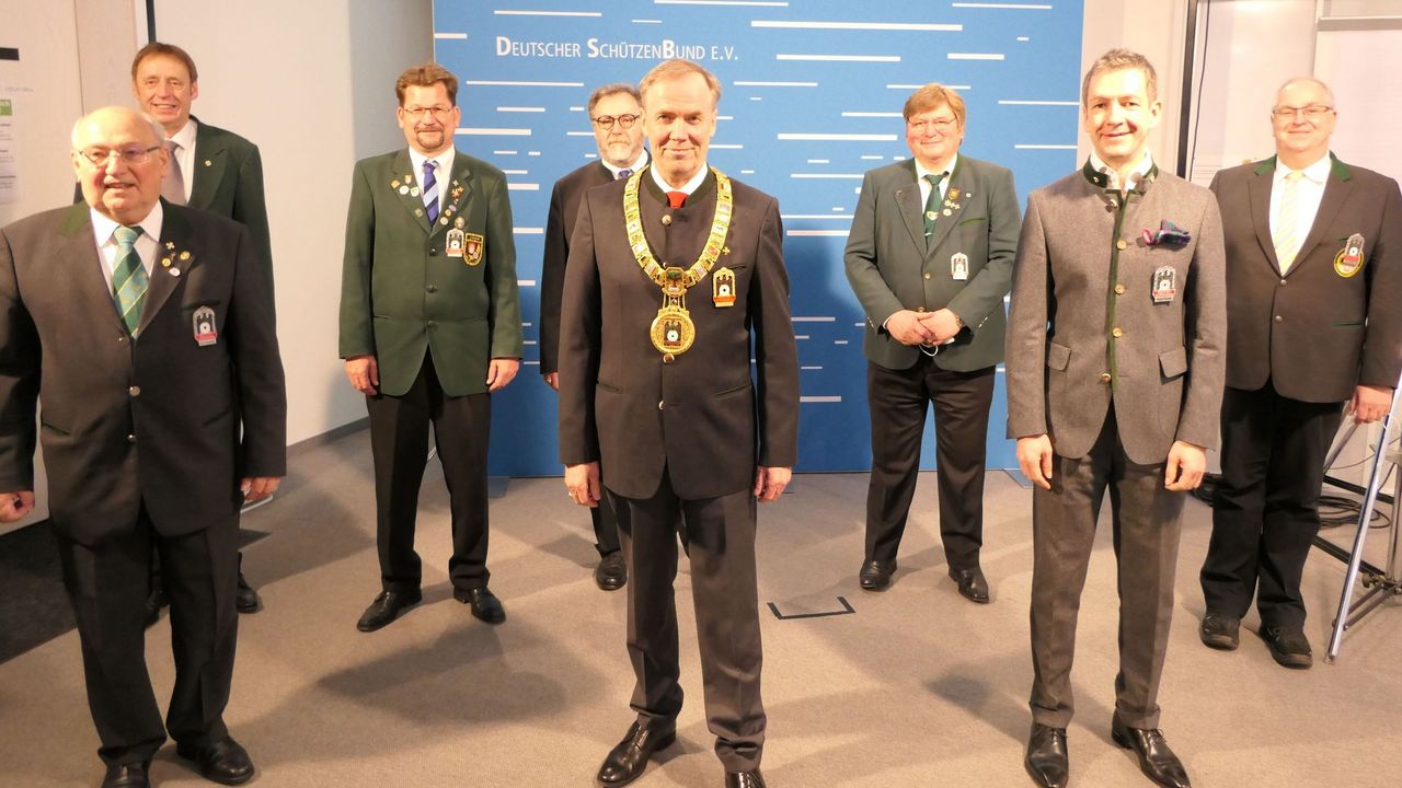 Foto: DSB / Das neue DSB-Präsidium mit DSB-Präsident Hans-Heinrich von Schönfels. Es fehlen die neuen Präsidiumsmitglieder Dieter Vierlbeck und Evi Benner-Bittihn.