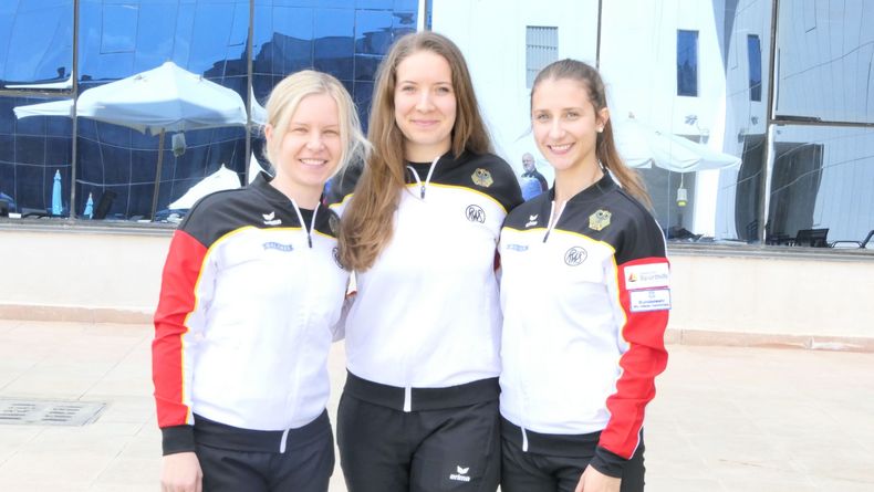 Foto: DSB / Auch wenn der Wettkampf nicht nach Wunsch lief, konnten Svenja Berge, Doreen Vennekamp und Michelle Skeries danach schon wieder lachen.