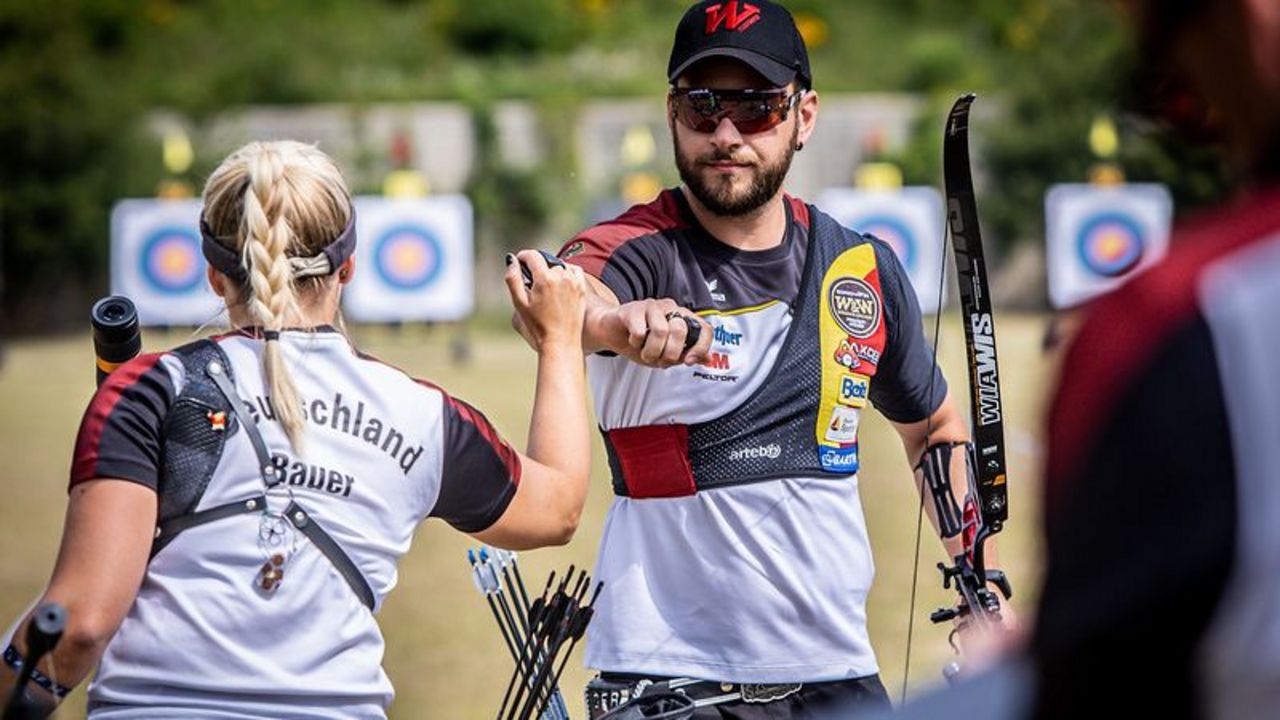 Foto: World Archery / Faust drauf! Katharina Bauer und Felix Wieser stehen im Goldfinale in Gwangju.