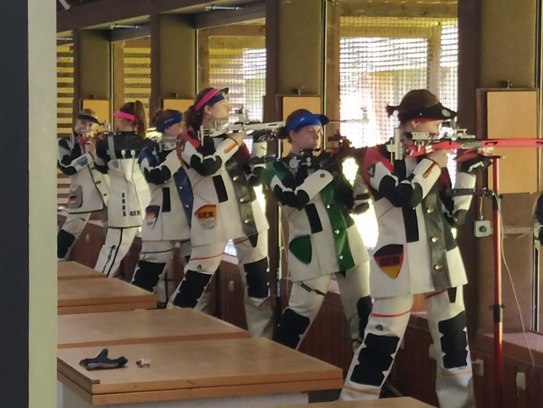 Foto: Rainer Bauer / Die Gewehr-Juniorinnen lieferten sich einen packenden Wettkampf mit Foto: Rainer Bauer / Die Gewehr-Juniorinnen lieferten sich einen packenden Wettkampf mit