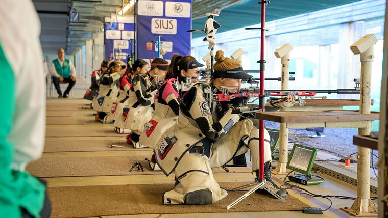 Foto: ISSF / Auch für internationale Spitzenschützen ist der Kleinkaliber-Dreistellungskampf eine Herausforderung.