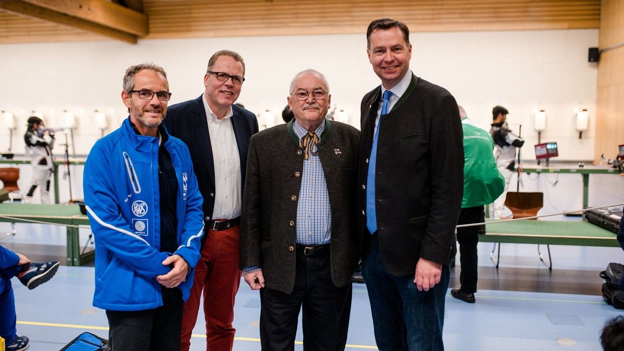 Foto: DSB / v.l.: BSSB-Sportdirektor Jan Erik Aeply, DSB-Bundesgeschäftsführer Jörg Brokamp, DSB-Vizepräsident Wolfgang Kink und der parlamentarische Staatssekretär Stephan Mayer.