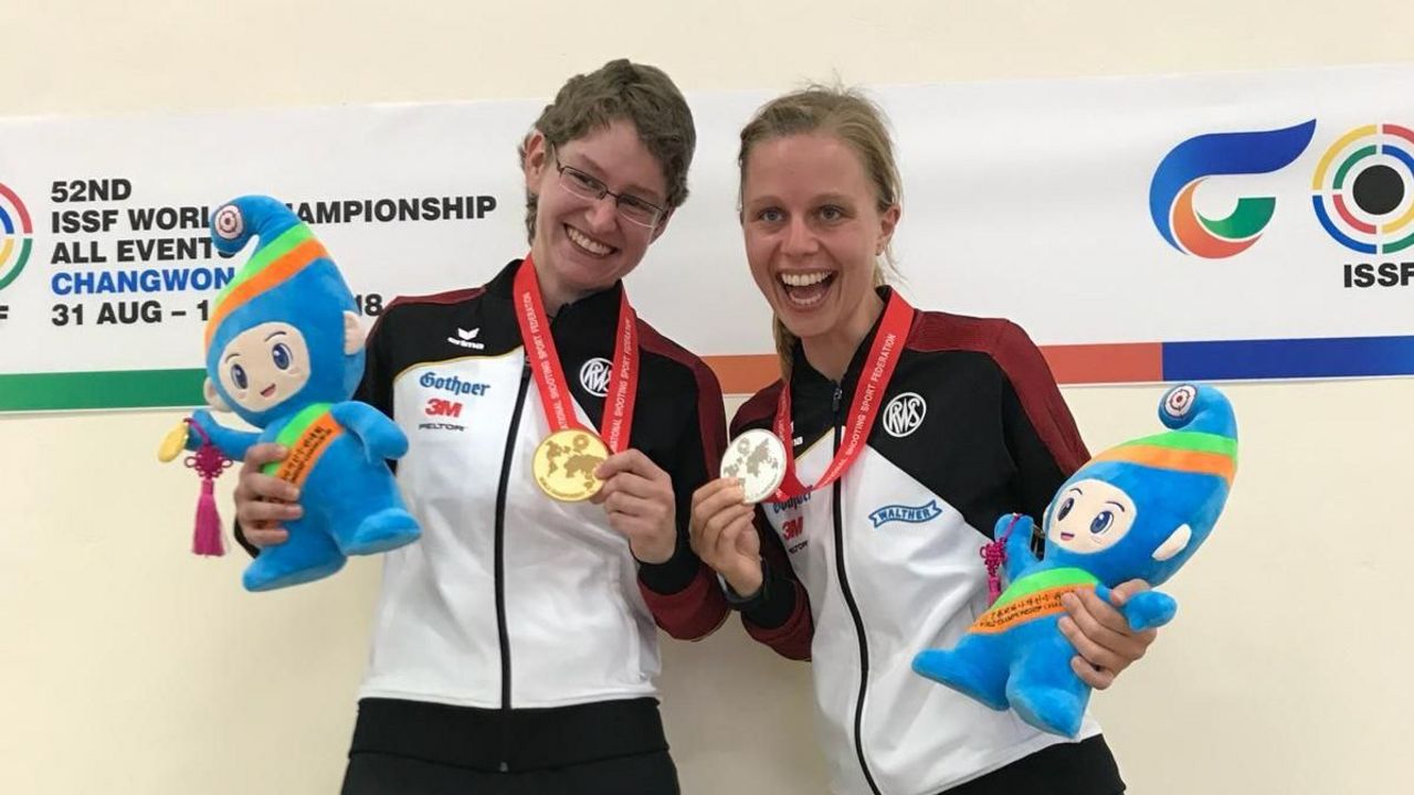 Foto: DSB / Kerstin Schmidt (links) und Jana Landwehr - hier bei der WM 2018 in Changwon -  liefern sich bei jedem Rennen einen packenden Zweikampf. Auch bei der DM in Schmallenberg?