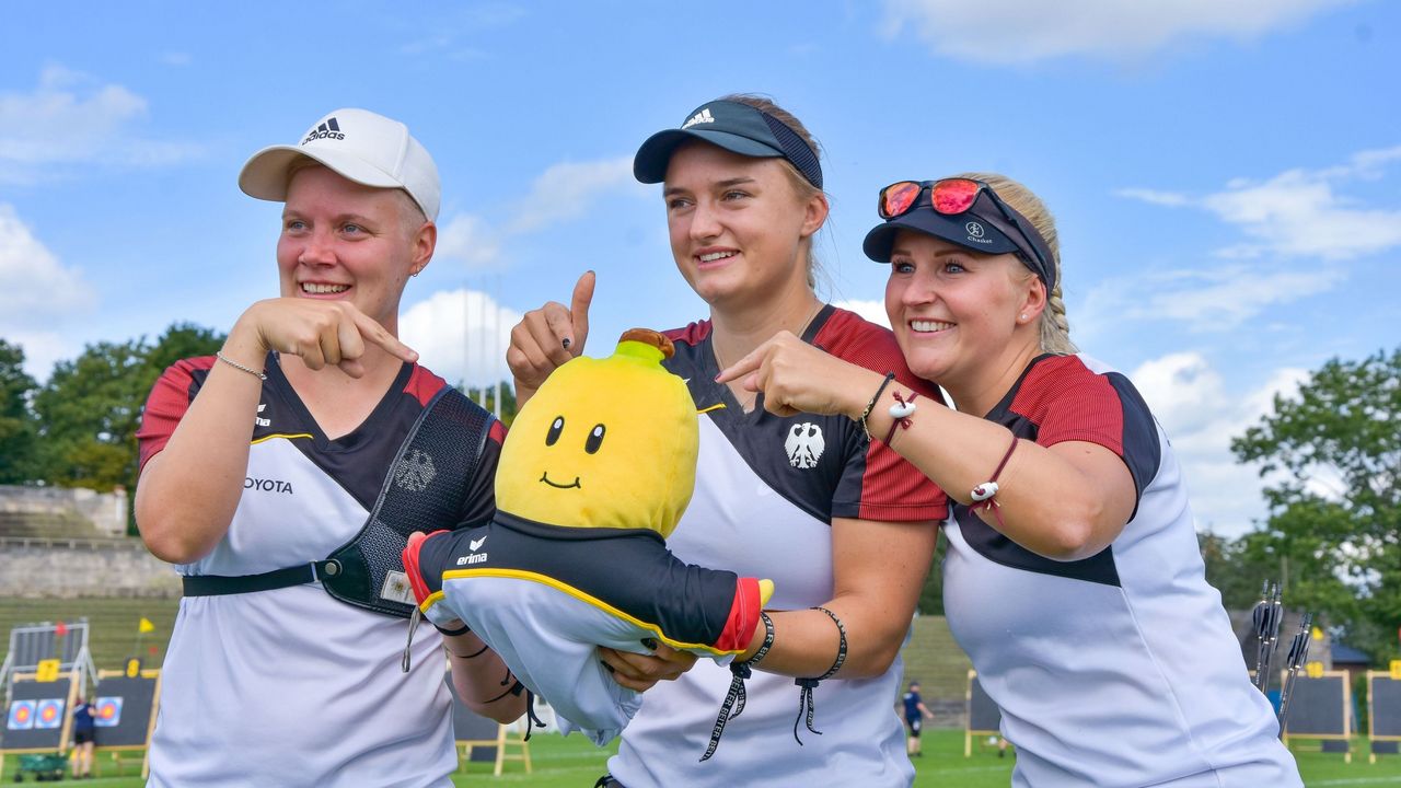 Foto: Eckhard Frerichs / Die Banane ist immer dabei bei der "Banana-Crew" Michelle Kroppen, Charline Schwarz und Katharina Bauer.