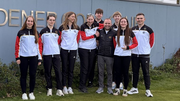 Foto: Lars Rosmanith / Die Gewehr-Nachwuchskader mit Bundestrainerin Claudia Kulla (Mitte) hatten ihren Spaß beim "Golf-Schnuppern".