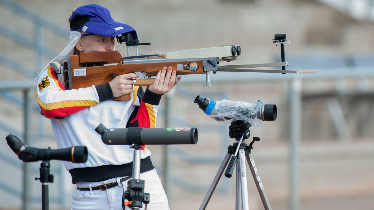 Foto: Melanie Ebend: Melanie Ebend greift mit der Feldarmbrust am Wochenende nach dem Deutschen Meistertitel.