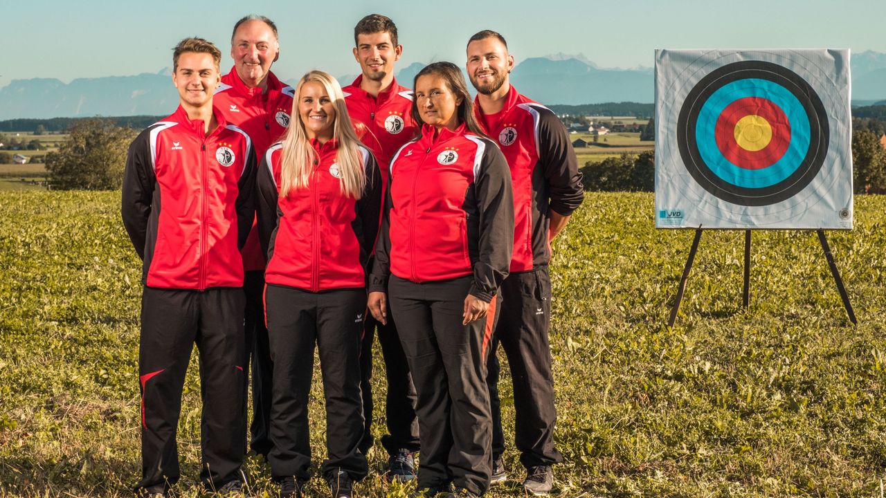 Foto: FSG Tacherting / Auch wenn die FSG Tacherting auf Veronika Haidn-Tschalova (vorne rechts) verzichten muss, ist das Team mit Kaderschützen gespickt und einer der Top-Favoriten.