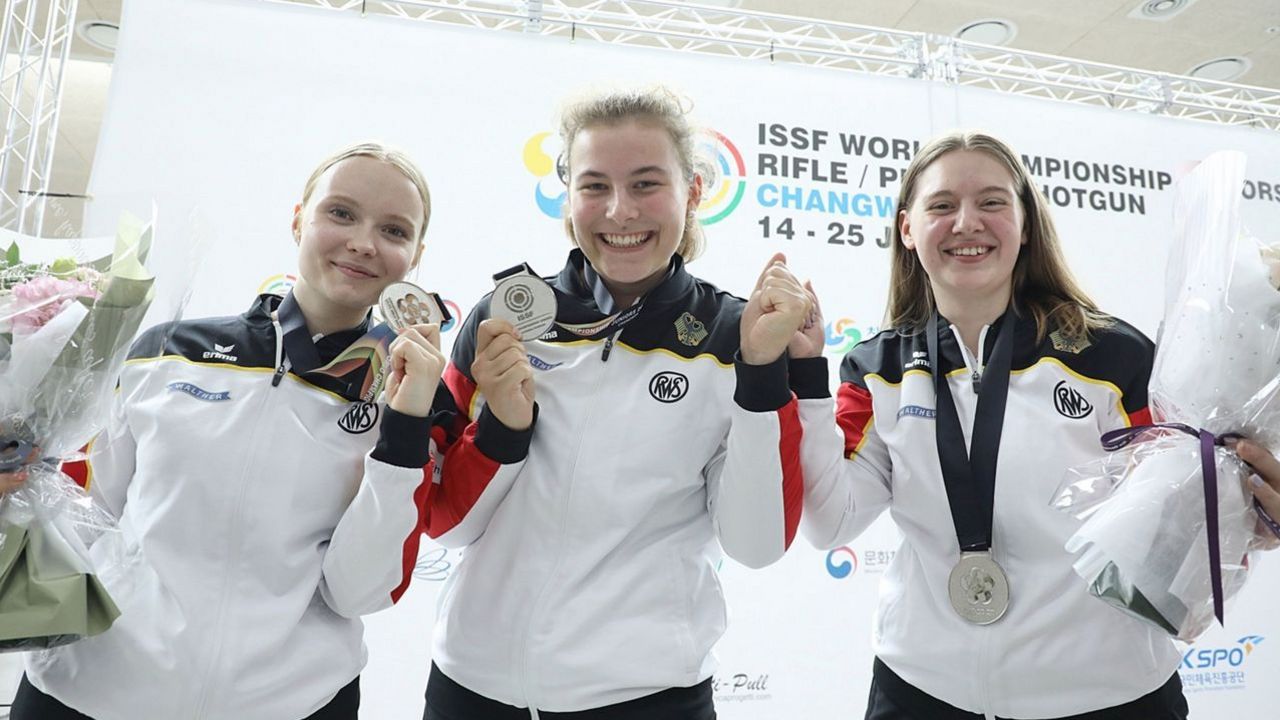 Foto: Nils Friedmann / Im vergangenen Jahr gab es WM-Silberglück für Nele Stark, Hannah Wehren und Anna Beutler (v.l.) in Changwon.