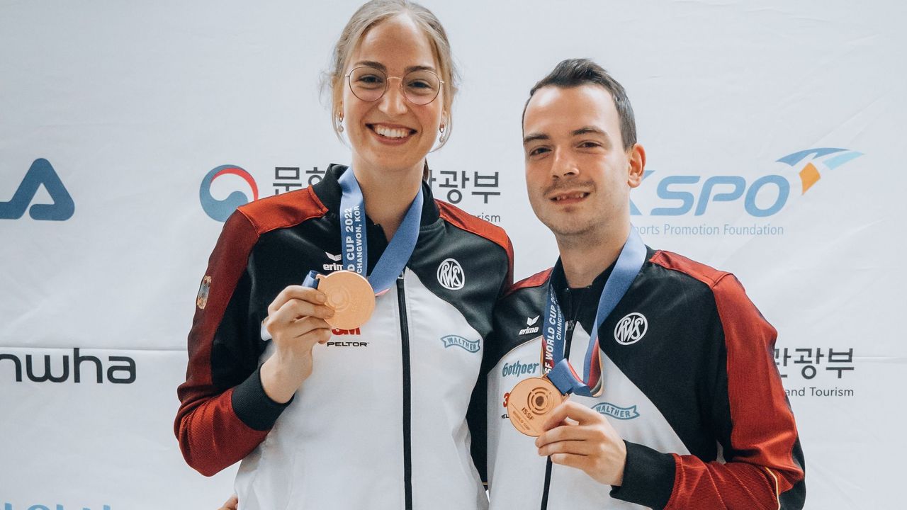 Foto: Denise Palberg / Bronze-Strahlen bei Anna Janßen und Dennis Welsch beim Weltcup in Changwon.
