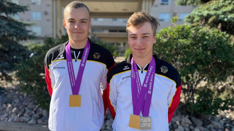 Foto: DSB / Zwei strahlende Weltmeister: Simon Moritz (links) und Ruven Flüß in Winnipeg.