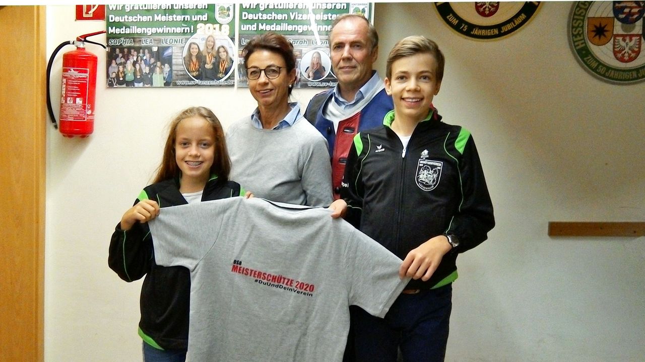 Foto: von Schönfels: Die komplette Familie von Schönfels unterstützt den Online-Fernwettkampf Meisterschütze 2020 #DuUndDeinVerein