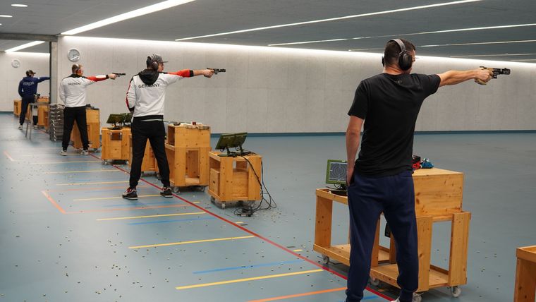 Foto: DSB / Die deutschen Schnellfeuerschützen - hier Oliver Geis und Emanuel Müller - bereiteten sich mit Franzosen und Italienern gemeinsam in Wiesaden vor. 