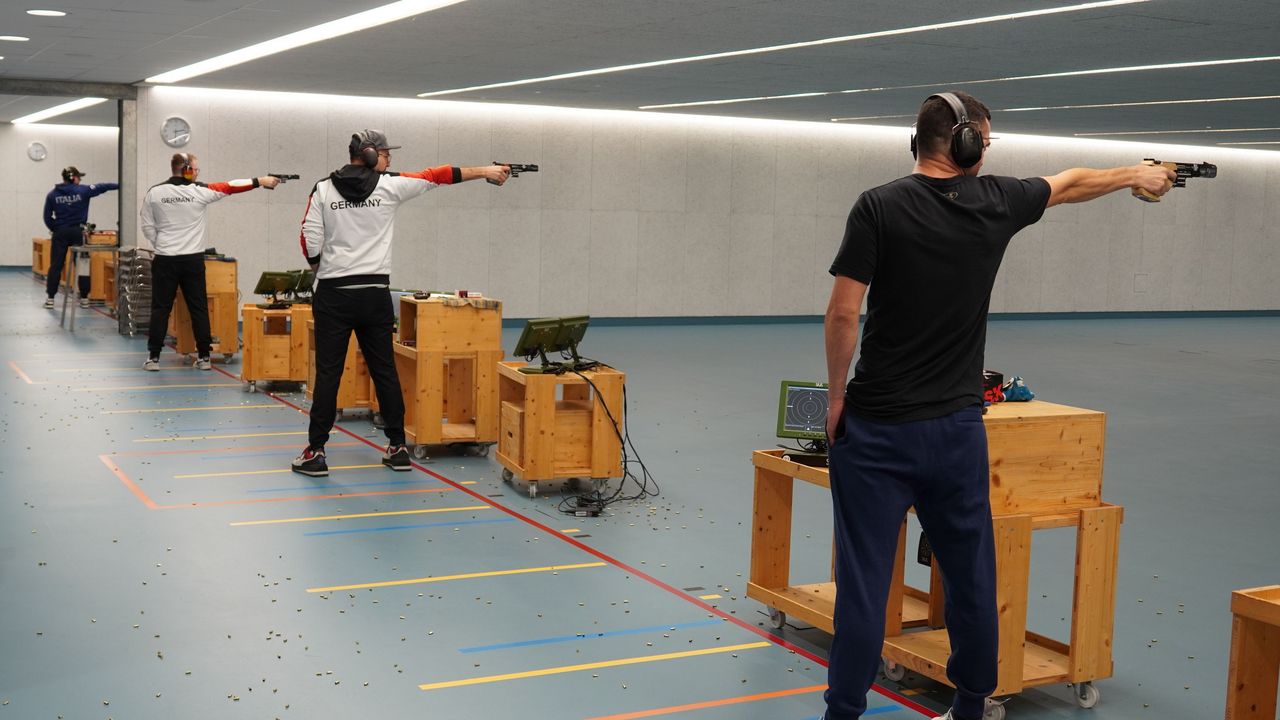 Foto: DSB / Die deutschen Schnellfeuerschützen - hier Oliver Geis und Emanuel Müller - bereiteten sich mit Franzosen und Italienern gemeinsam in Wiesaden vor.