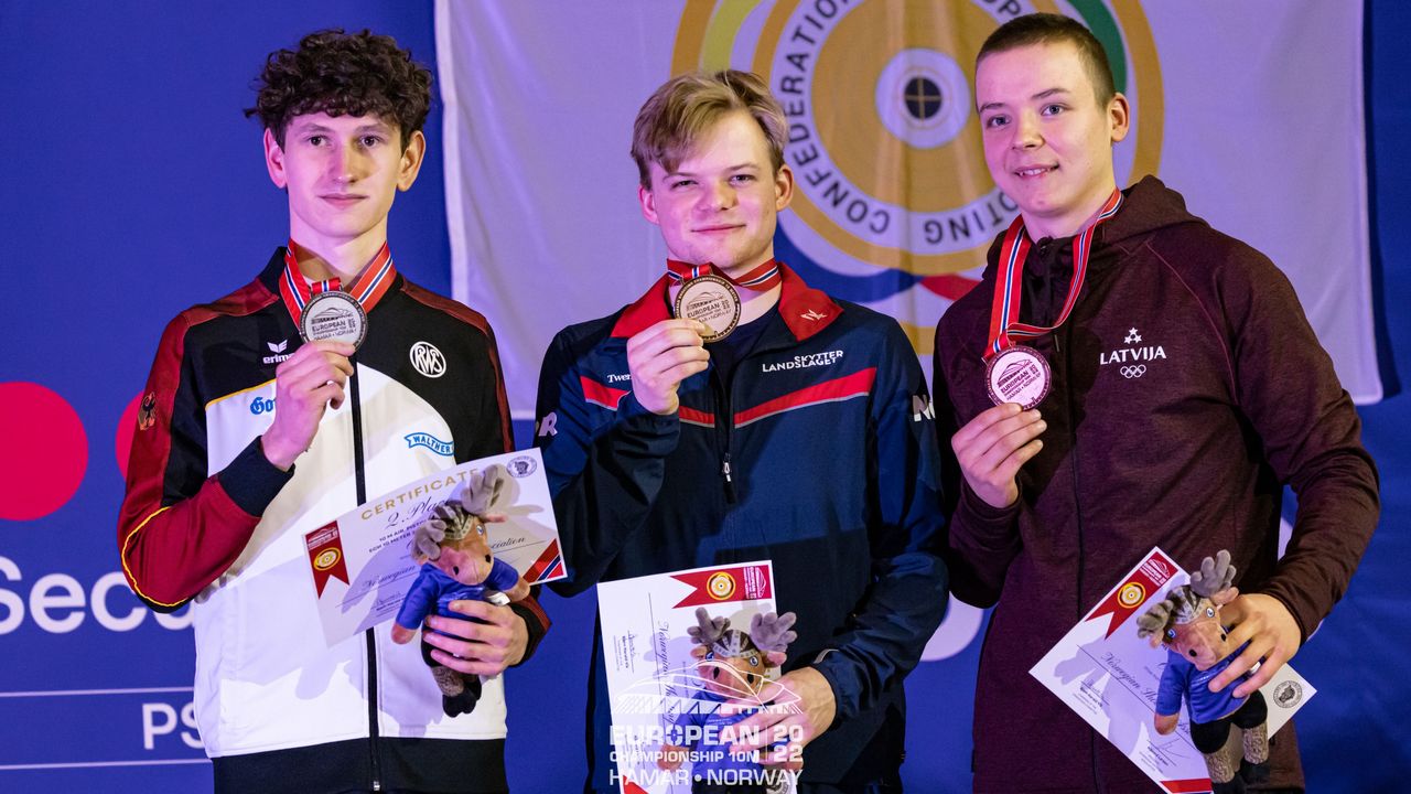 Foto: Norwegian Shooting association / Eduard Baumeister (links) mit der Silbermedaille