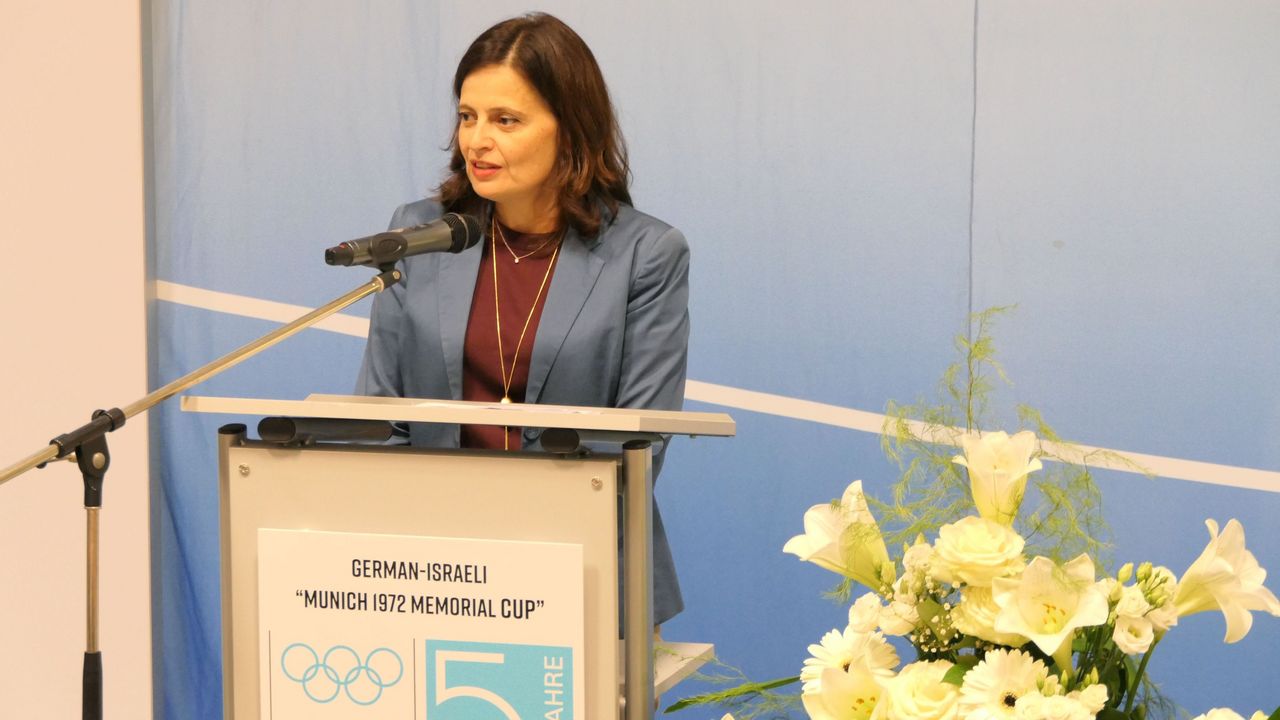Foto: DSB / Carmela Shamir, die israelische Generalkonsulin für Süddeutschland, war eine von vier Rednern.